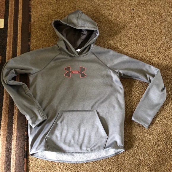 Under Armour Tops - Under Armour Loose cold gear STORM 1